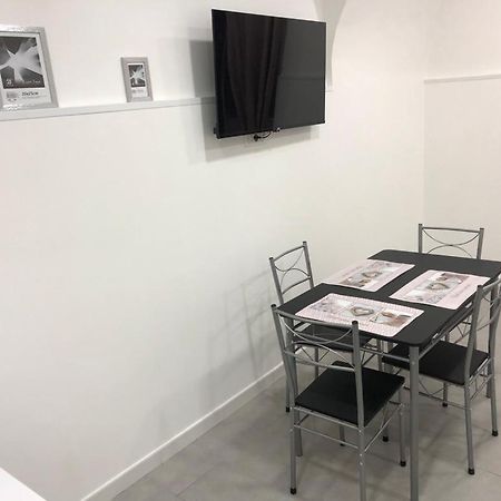 Il Basso Della Nonna Naples Luaran gambar