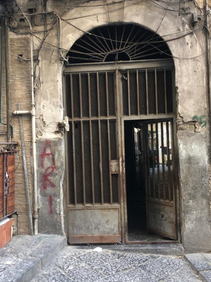 Il Basso Della Nonna Naples Luaran gambar