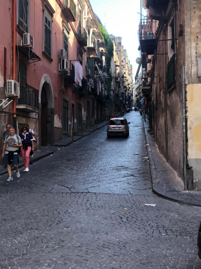 Il Basso Della Nonna Naples Luaran gambar